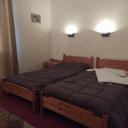 Apollon Inn Arájova Exterior foto